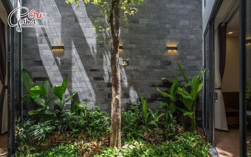 Gạch ốp tường trang trí giếng trời