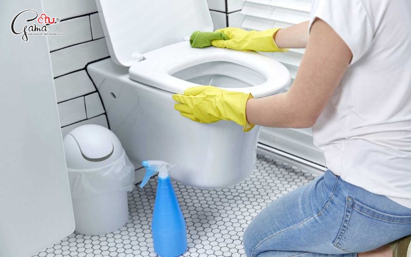 Men kháng khuẩn trên bồn cầu là gì?