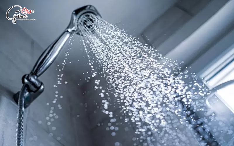 Tia nước không đều gây tổn thương da