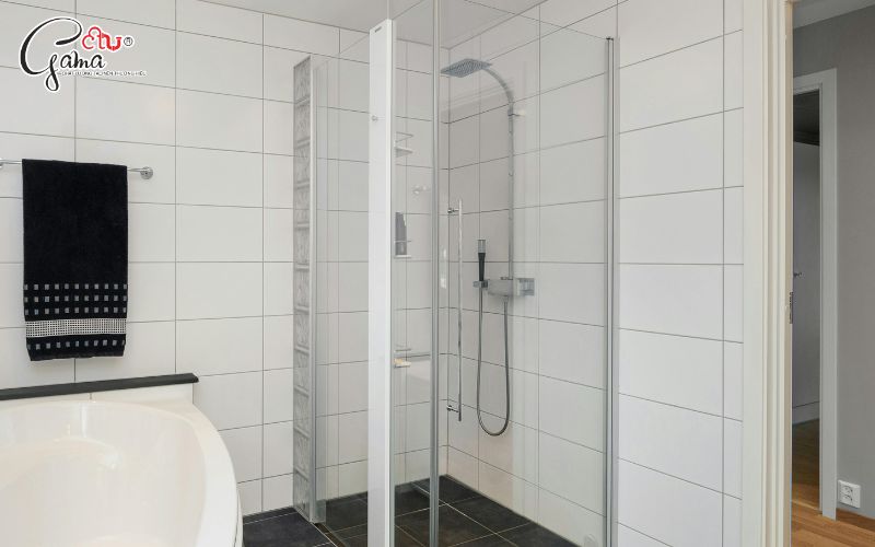 Nên chọn vòi hoa sen tắm đứng như thế nào cho phòng tắm gia đình?