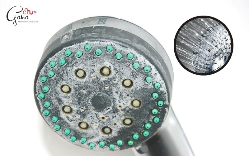 Nguyên nhân khiến đầu sen tắm bị nghẹt cặn canxi