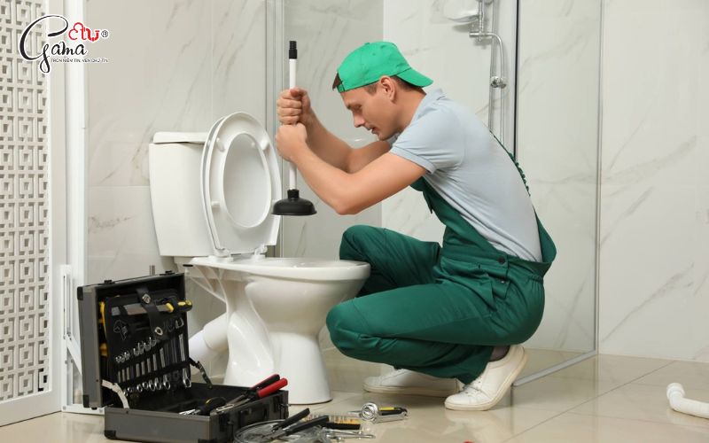 Cách xử lý khi bồn cầu bị tắc nặng