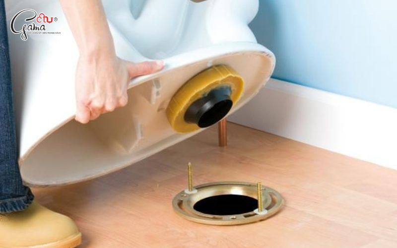 Lắp đặt cố định thân bồn cầu thông minh bằng ốc vít