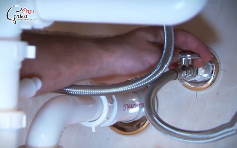 Kết nối dây cấp nước nóng và lạnh