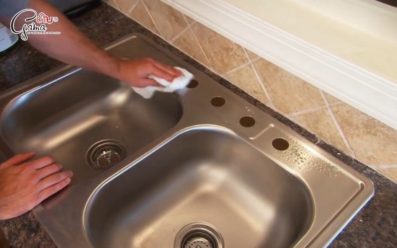 Vệ sinh khu vực lắp đặt