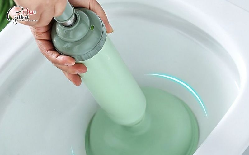 Nguyên nhân khiến cách bơm thông tắc bồn cầu không có tác dụng