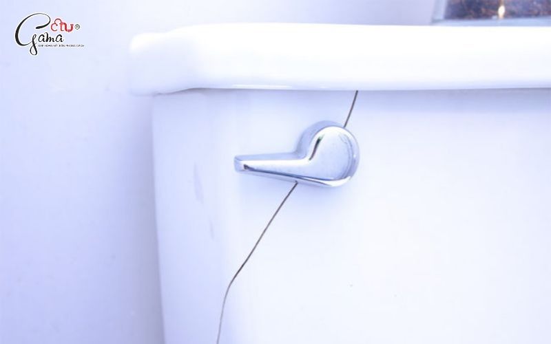 Bồn cầu không lên nước do két nước bị vỡ