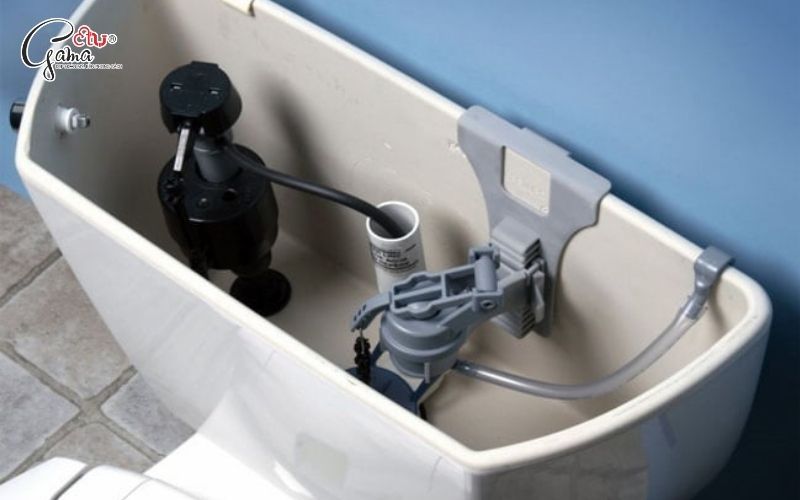 Sửa bồn cầu không bơm nước do két nước vỡ, nứt