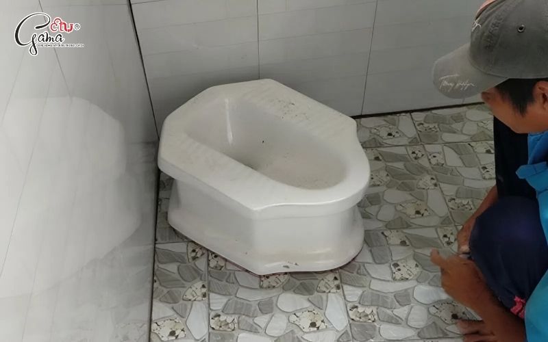 Cách lắp đặt bồn cầu xổm đúng kỹ thuật