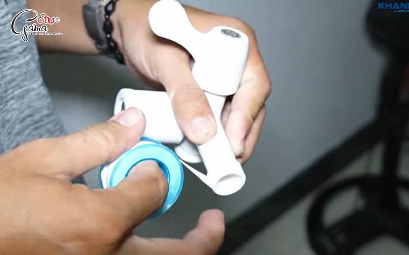 Quấn băng tan với đầu vòi