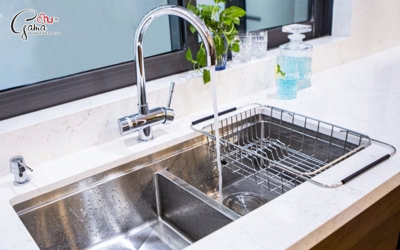 Mở nước và kiểm tra hoạt động