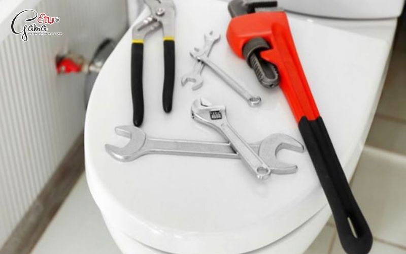 Chuẩn bị trước khi thay phao bồn cầu