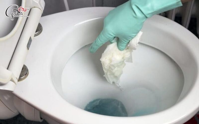 Cách dùng nước thông tắc bồn cầu hiệu quả