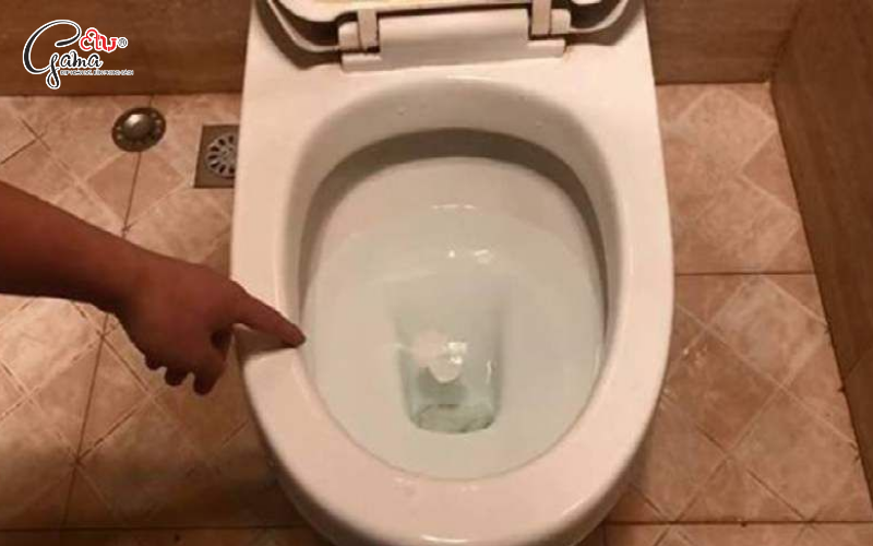 Dấu hiệu nhận biết bồn cầu bị trào nước