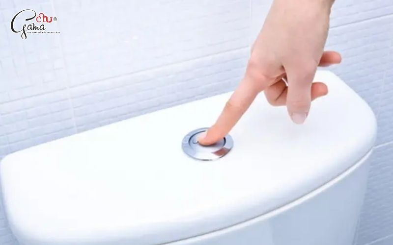 Nút nhấn xả nước bồn cầu bị hỏng
