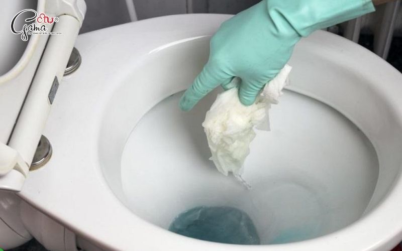 Những sai lầm thường gặp khi dùng bột thông bồn cầu