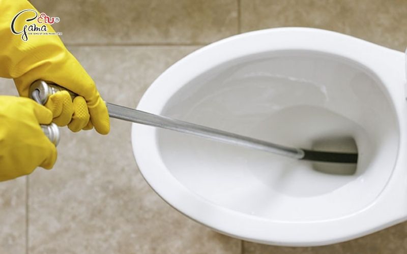 Thông tắc bằng dây lò xo