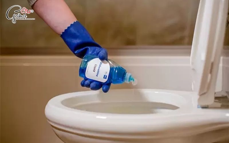 Thông tắc bằng hóa chất chuyên dụng