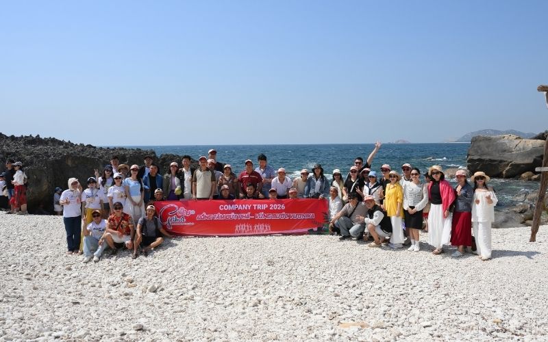 Đại gia đình Gama checkin tại Hang Rái