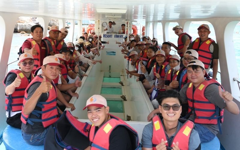 Đại gia đình Gama checkin tại vịnh Vĩnh Hy