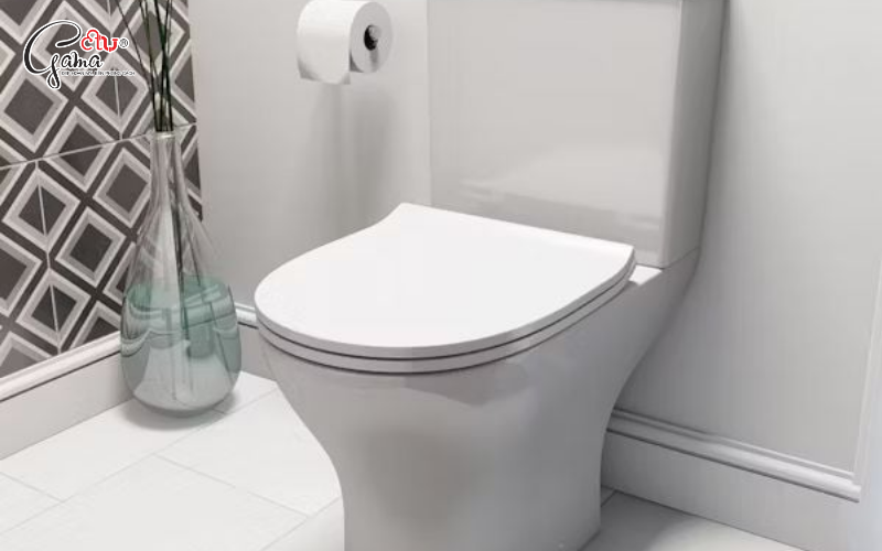 Có nên đặt hướng bồn cầu cùng hướng nhà không?