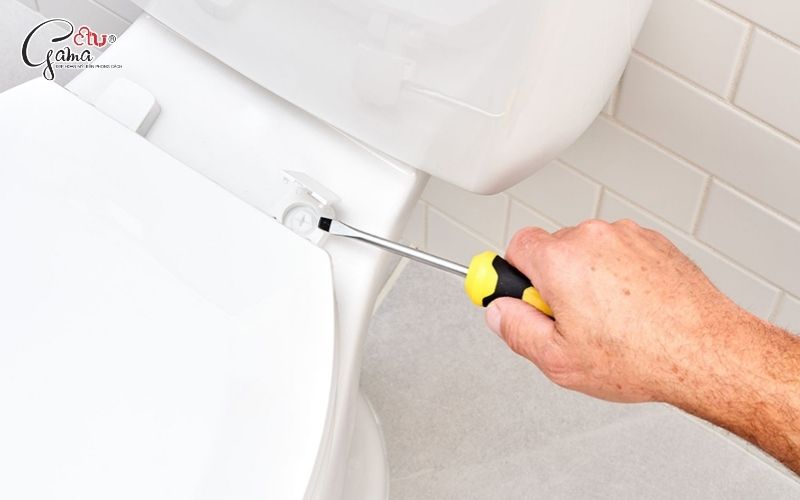 Vì sao cần thay nắp bồn cầu?