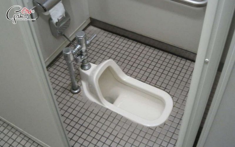 Lưu ý đối với bồn cầu ngồi xổm và bệt