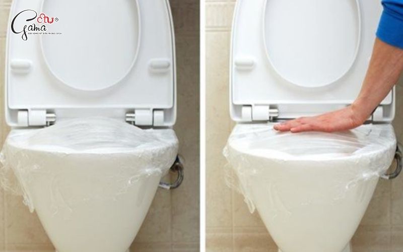 Cách thông bồn cầu nghẹt bằng băng keo dính hoặc màng bọc thực phẩm