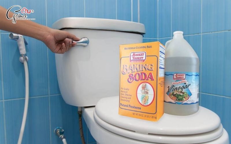 Thông bồn cầu bằng baking soda và giấm hiệu quả hơn
