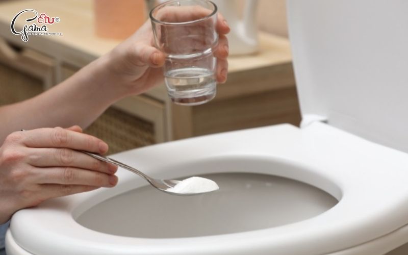 Vì sao muối có thể hỗ trợ thông tắc bồn cầu?