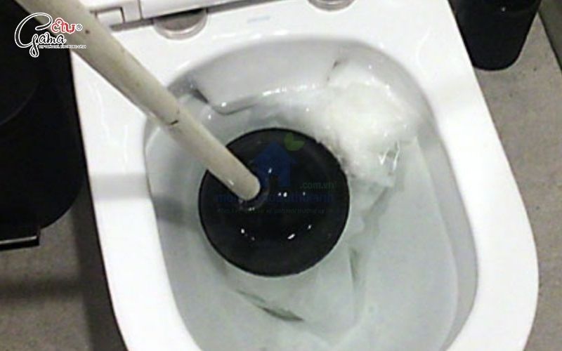 Cách kết hợp nước rửa chén với pittong để tăng hiệu quả